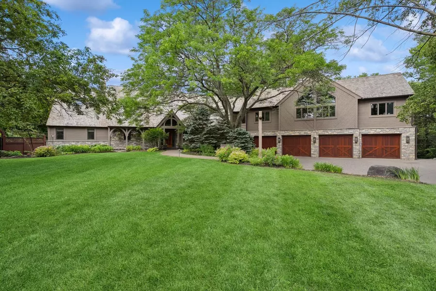 10420 Bluff CIR, Chaska, MN 55318