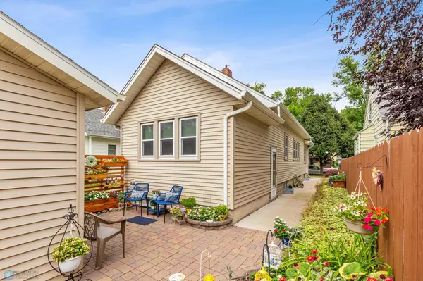 Fargo, ND 58103,454 Oakland AVE S