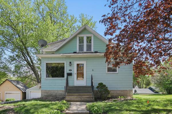 733 1st ST SW,  Faribault,  MN 55021