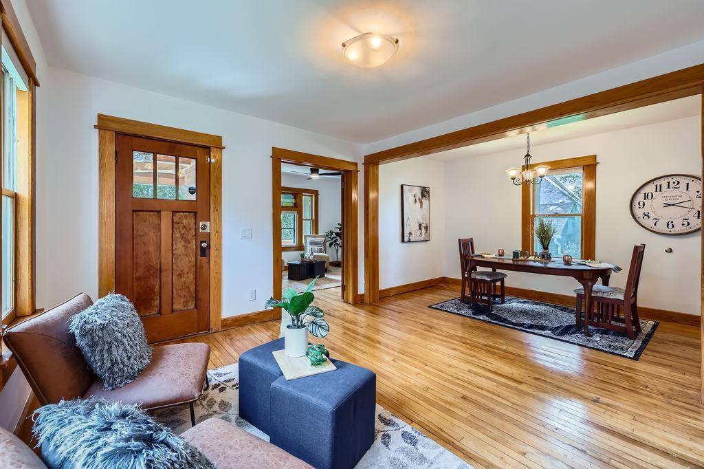 Saint Paul, MN 55103,984 Milton ST N