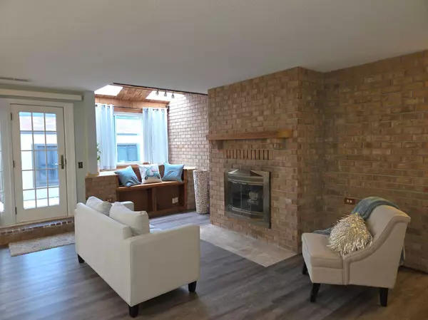 350 Oakwood DR #4, New Brighton, MN 55112