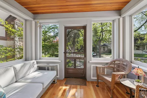 Minneapolis, MN 55405,2420 Sheridan AVE S