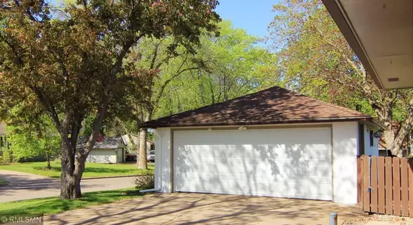 Oakdale, MN 55128,1104 Greystone AVE N