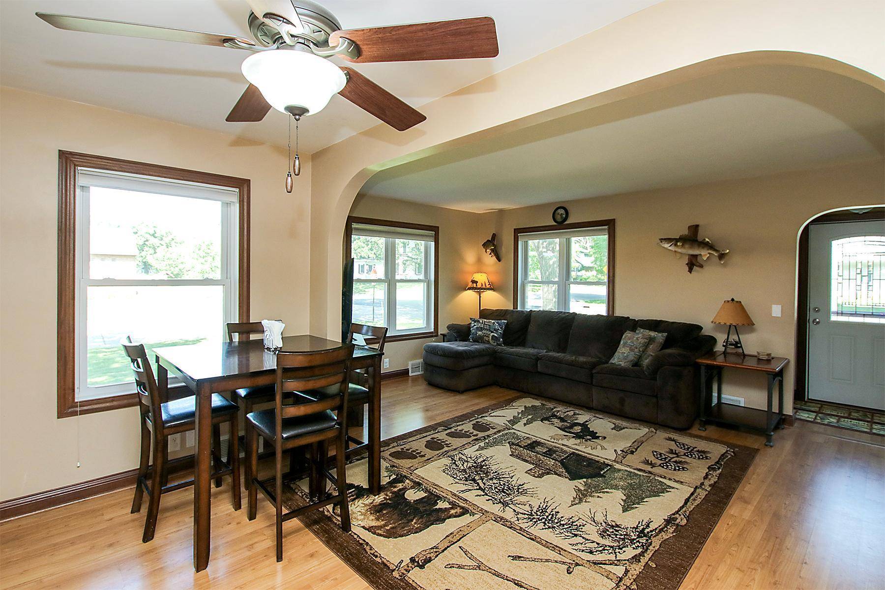 Hutchinson, MN 55350,340 5th AVE SW