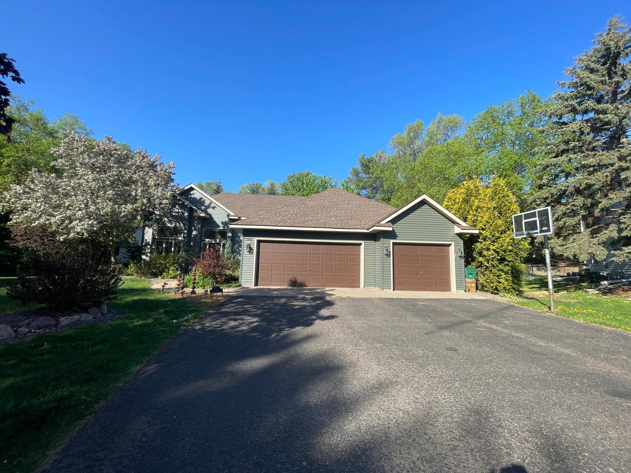 3743 Thomas CT, Vadnais Heights, MN 55127