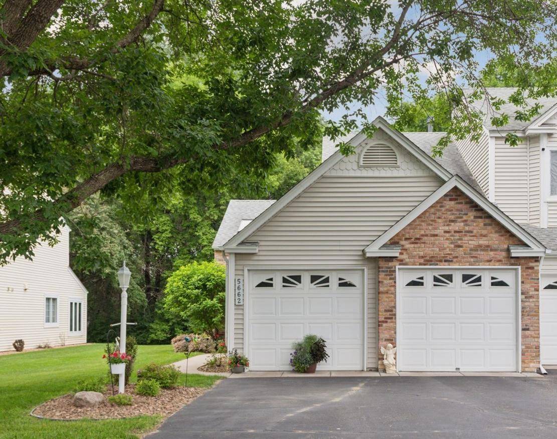 Shoreview, MN 55126,5662 Donegal DR