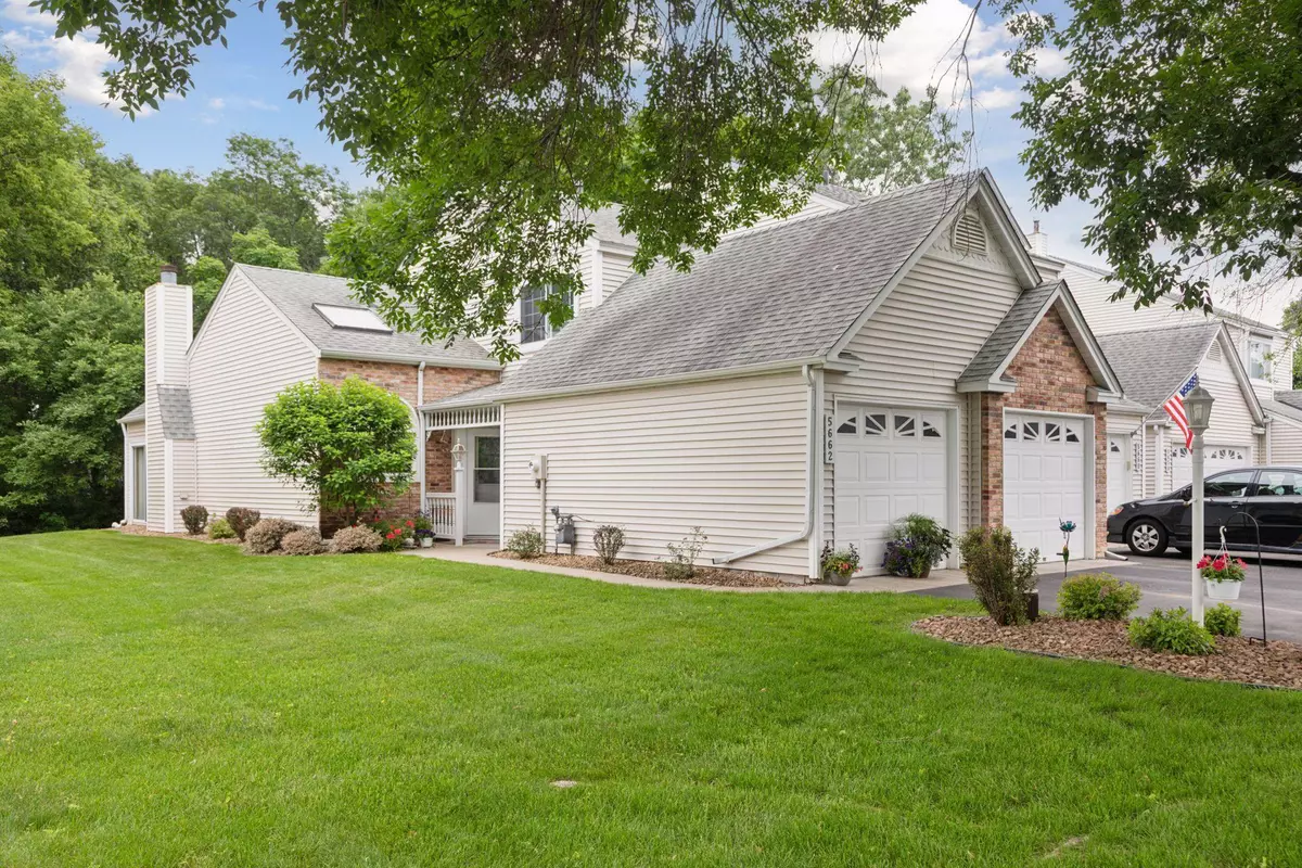 Shoreview, MN 55126,5662 Donegal DR