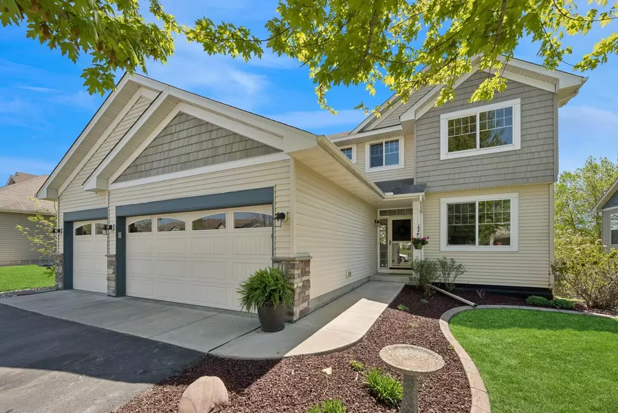 1131 Lorraine CT, Carver, MN 55315