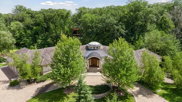 1989 Dwight LN, Minnetonka, MN 55305