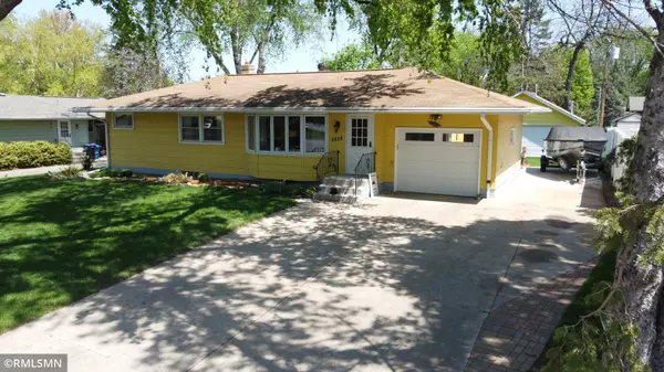 2828 Matilda ST,  Roseville,  MN 55113