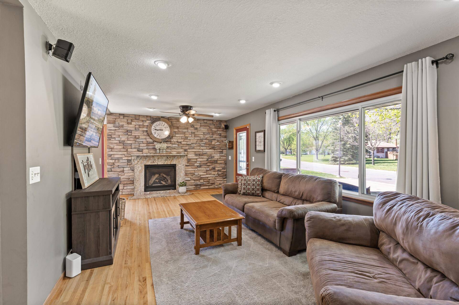 Cottage Grove, MN 55016,8523 Hinton AVE S