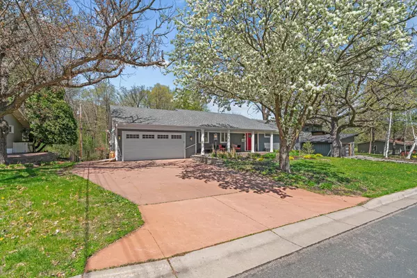Arden Hills, MN 55112,1813 Gramsie RD