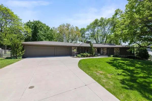 Edina, MN 55436,5709 Deville DR