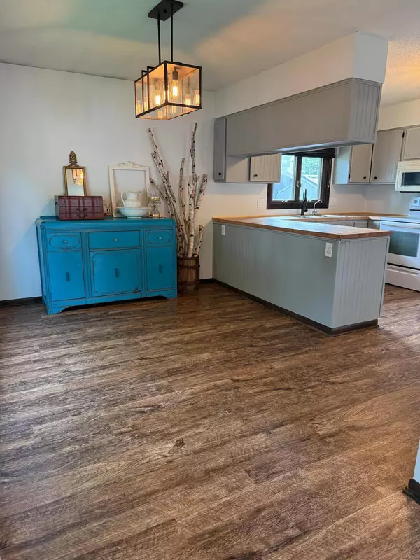 Redwood Falls, MN 56283,504 Fallwood RD