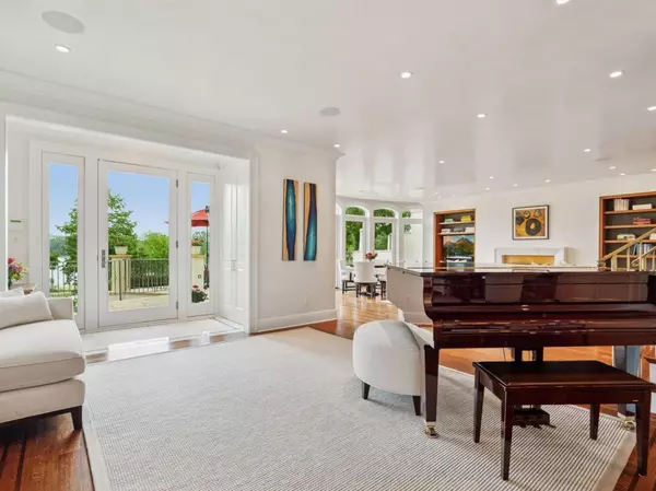 Minneapolis, MN 55408,2683 E Lake Of The Isles Pkwy