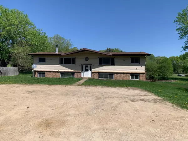 745 W Center ST, Oronoco, MN 55960