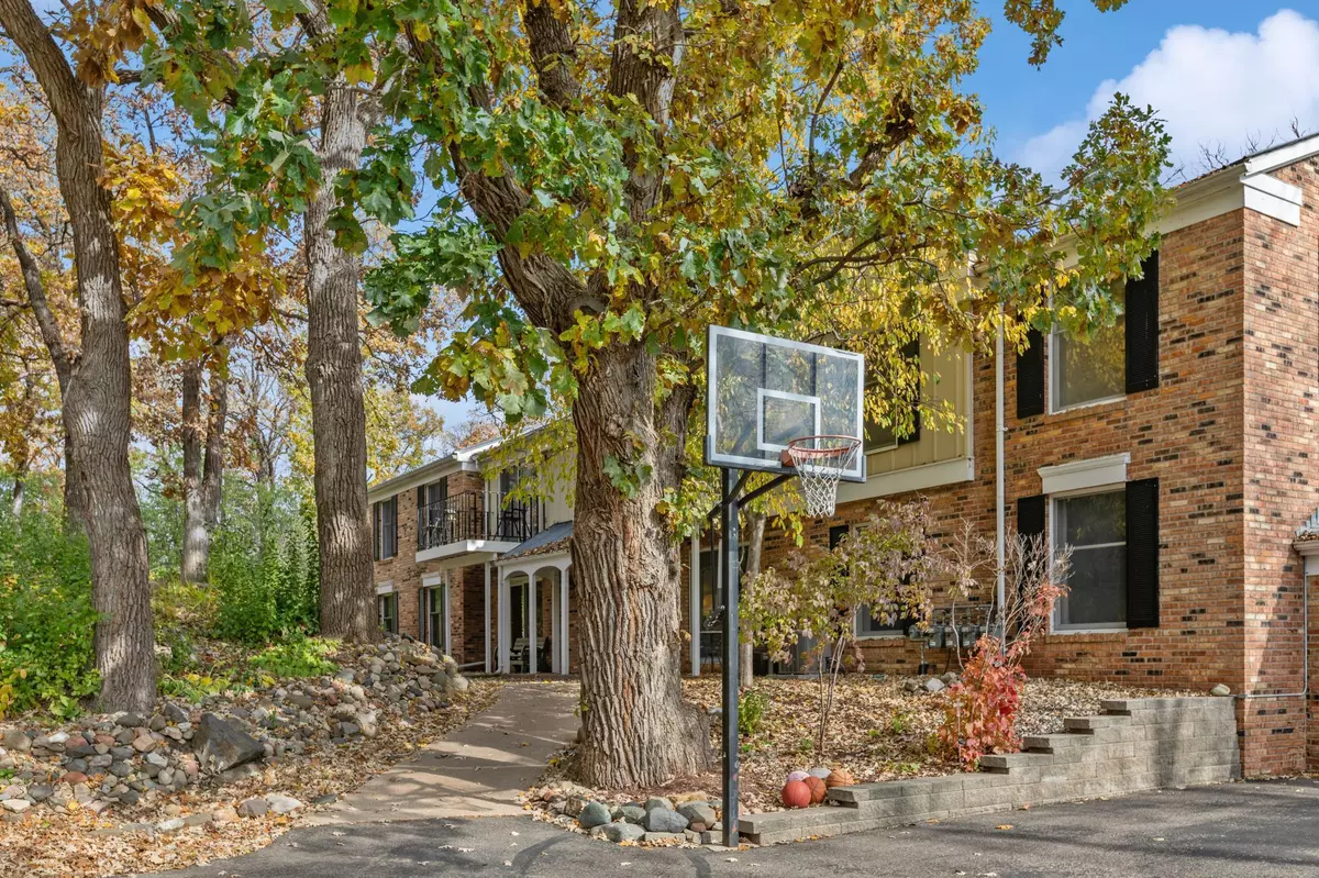 Eagan, MN 55123,1345 Crestridge LN #203