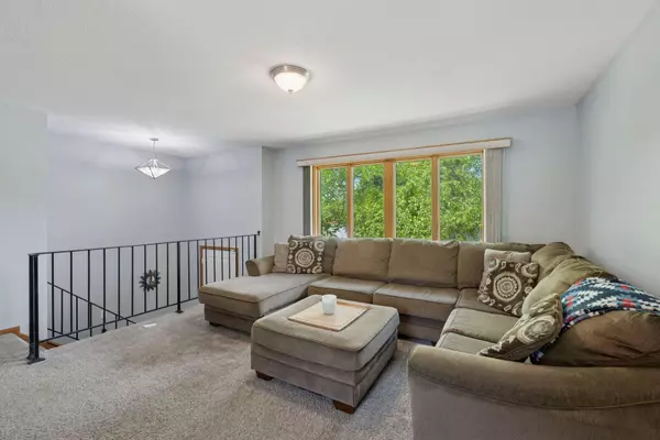 Eden Prairie, MN 55346,17427 Cherry DR