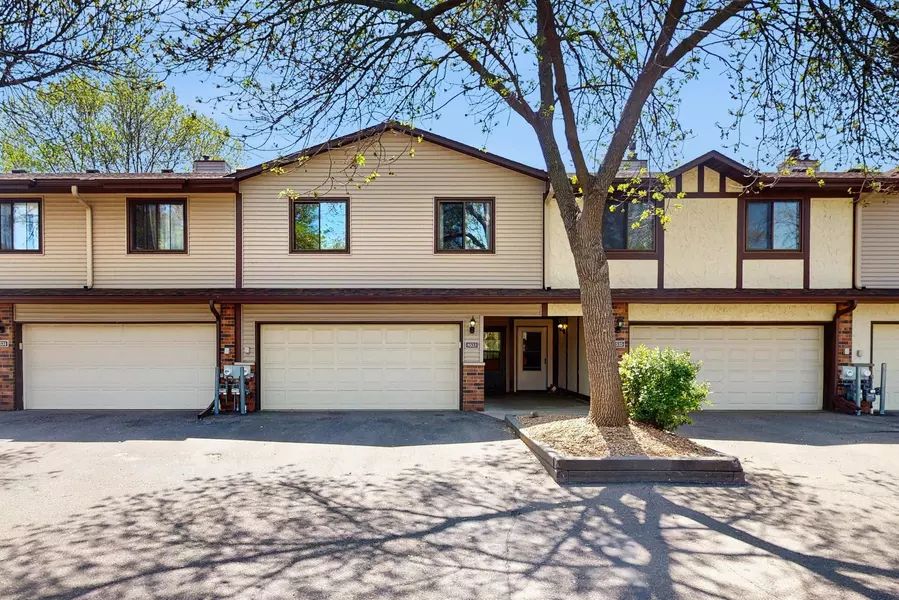 8533 Maplebrook Pkwy N, Brooklyn Park, MN 55445
