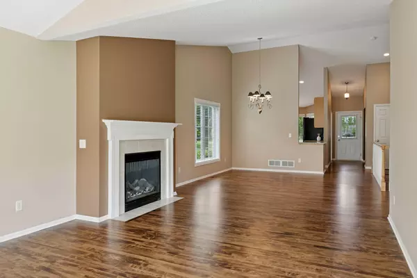 Victoria, MN 55386,8990 Deer Run DR