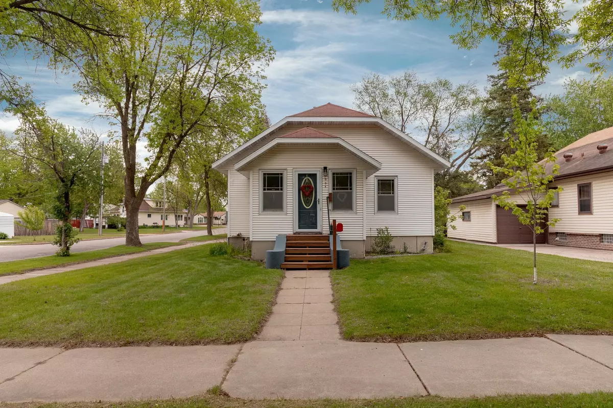 Wadena, MN 56482,1004 2nd ST SW