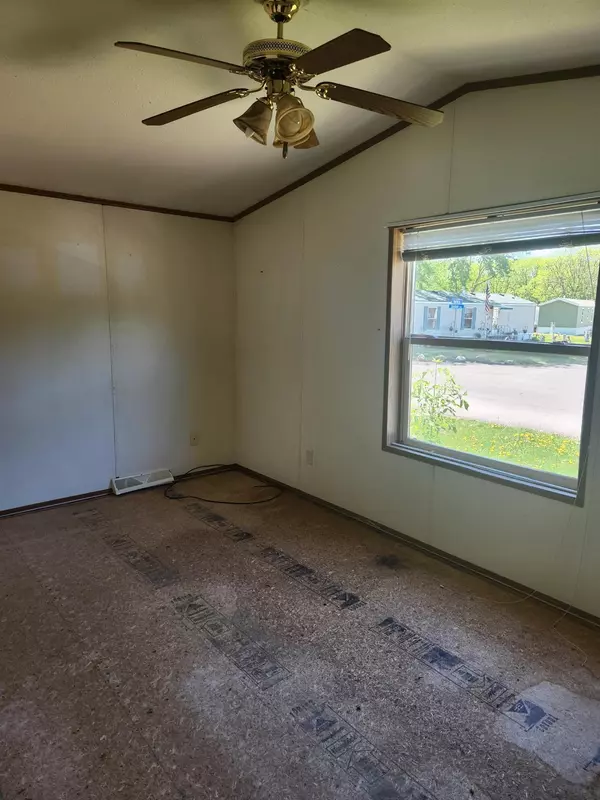 Mankato, MN 56001,102 Jaybee LN