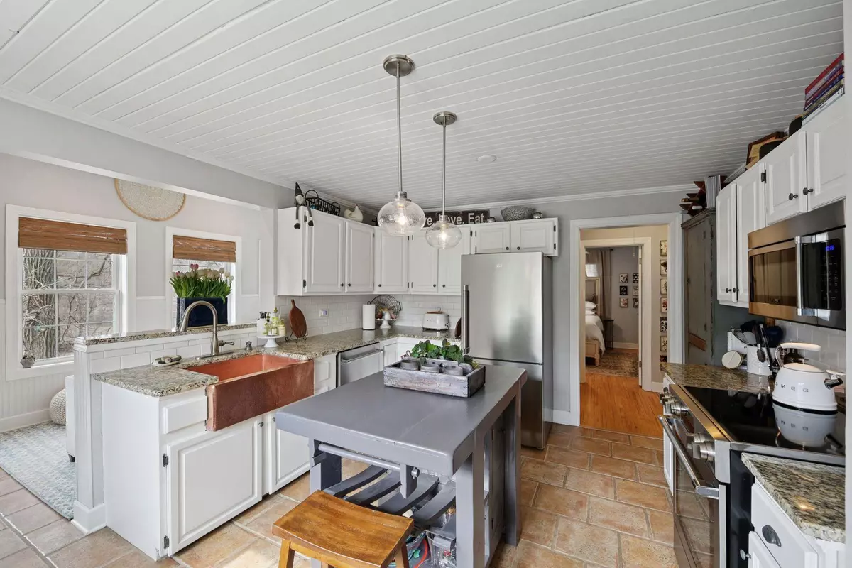 Excelsior, MN 55331,202 Oak ST