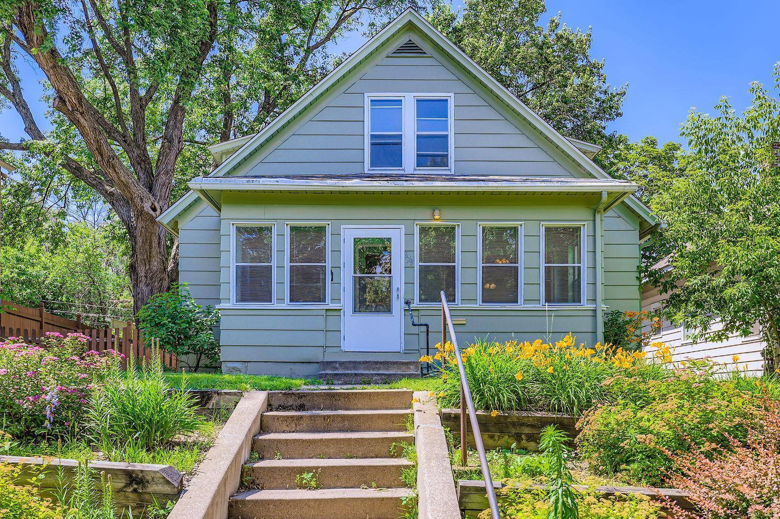 979 Livingston AVE, West Saint Paul, MN 55118