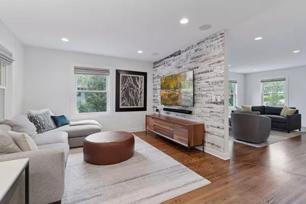 Edina, MN 55410,5641 Beard AVE S