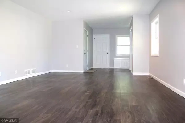 Saint Paul, MN 55106,1310 Pacific ST