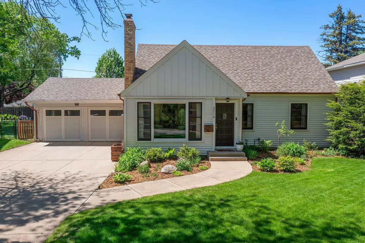 Edina, MN 55410,5712 York AVE S