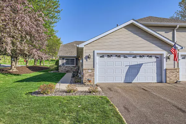 Woodbury, MN 55125,8914 Thomas DR