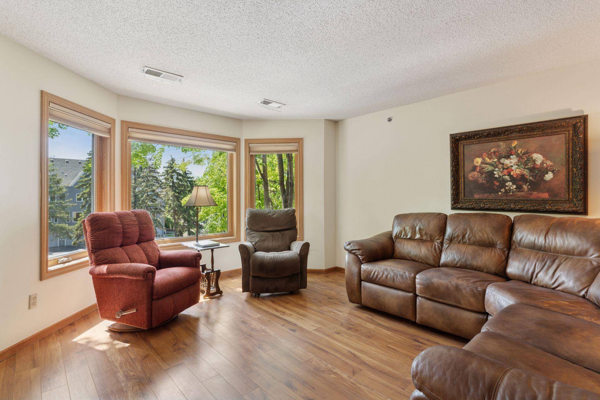 Hopkins, MN 55343,32 11th AVE S #204