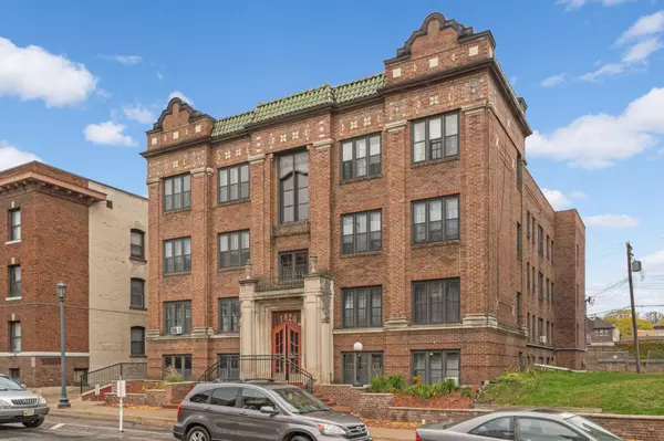 Minneapolis, MN 55403,1820 1st AVE S #201