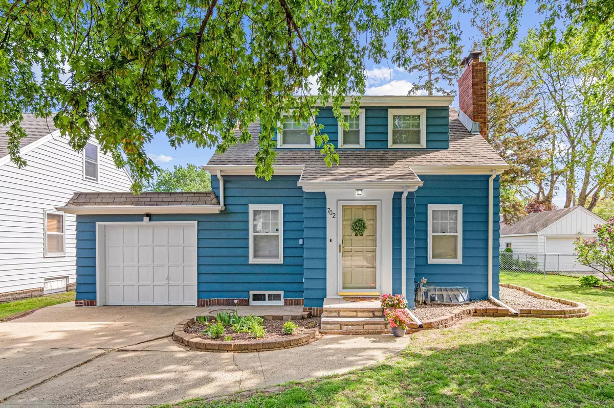 Saint Paul, MN 55113,702 Larpenteur AVE W