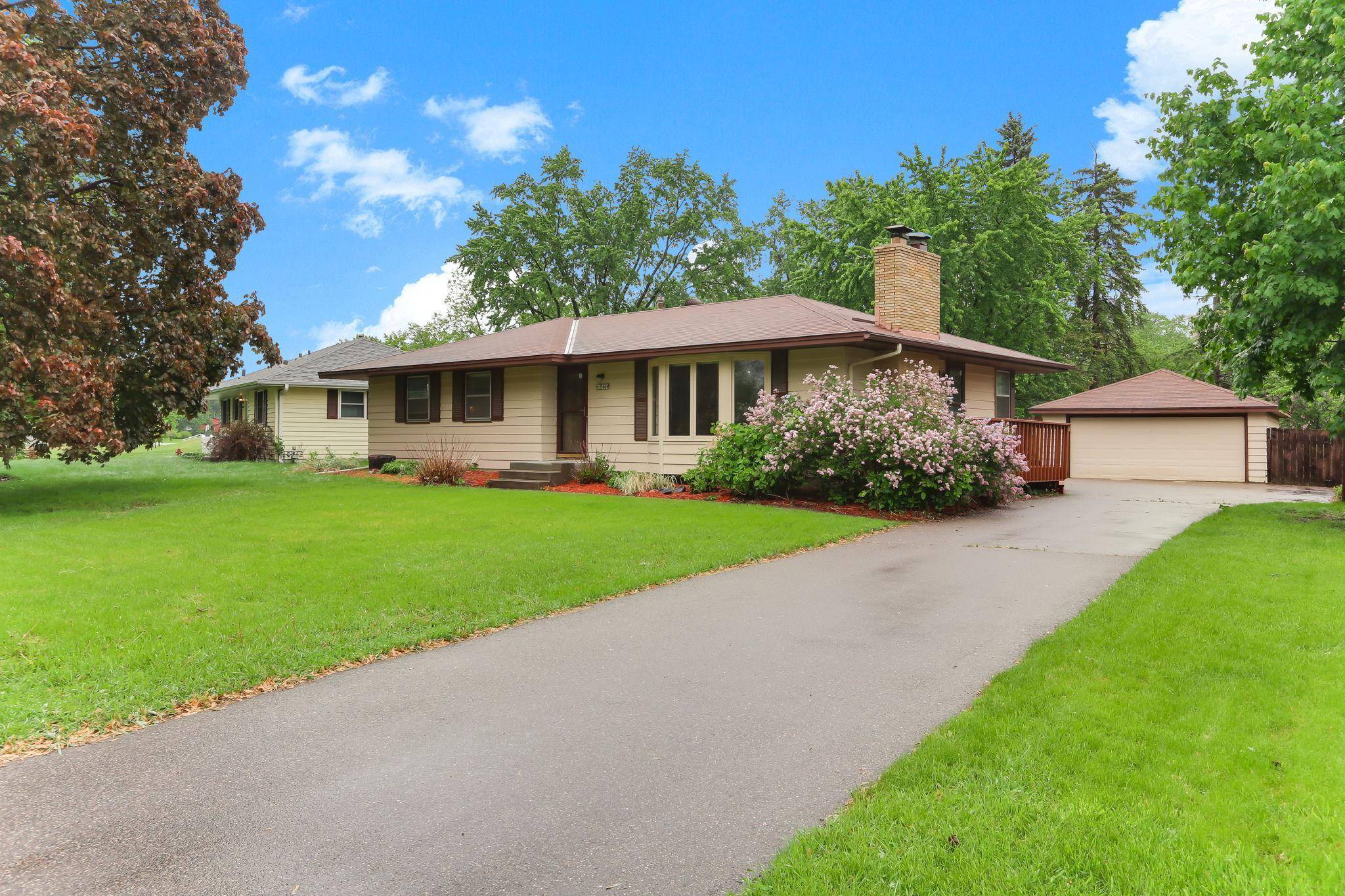 8464 Meadow Lake RD N, New Hope, MN 55428