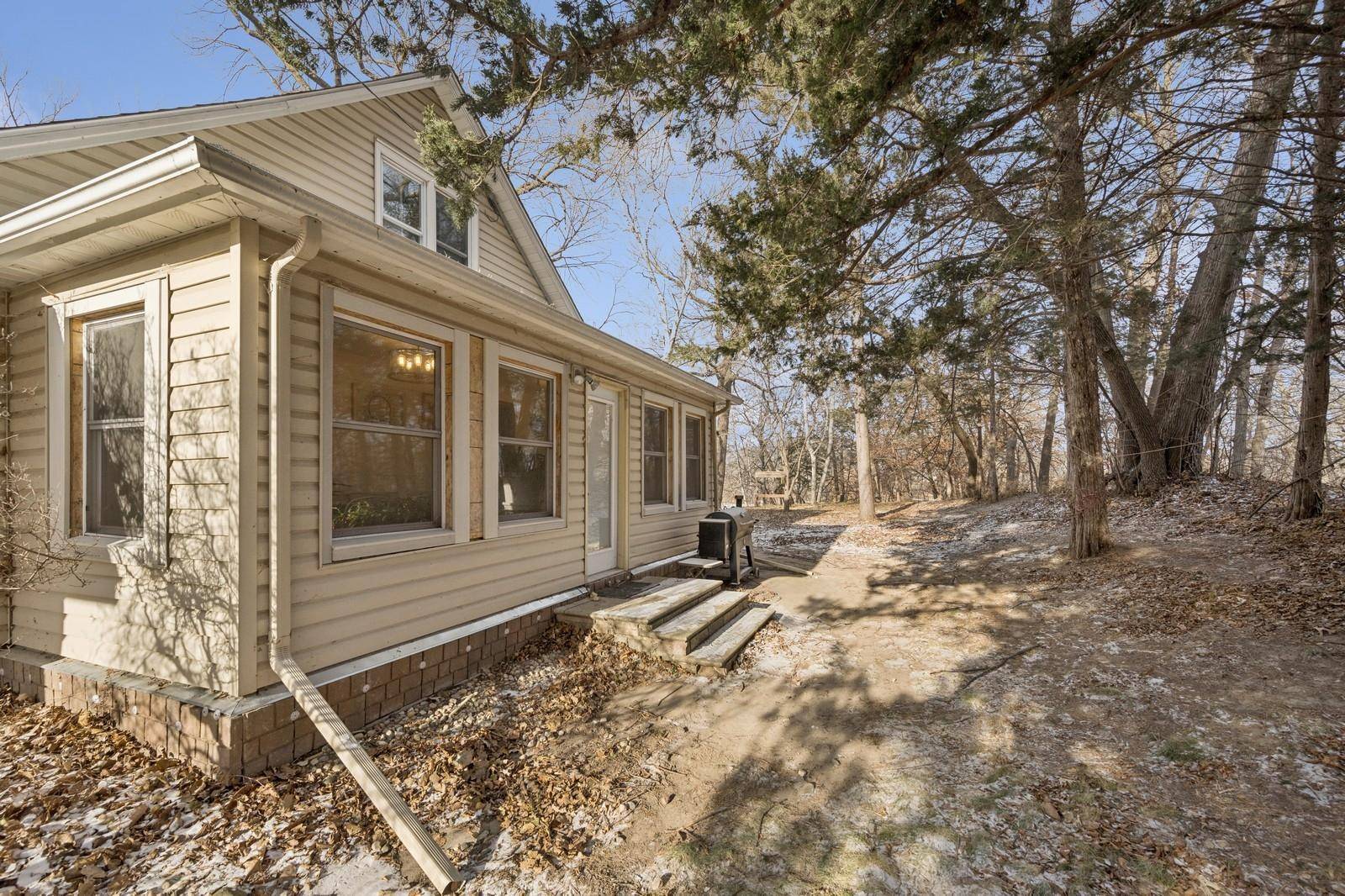 New London, MN 56273,309 2nd AVE SE