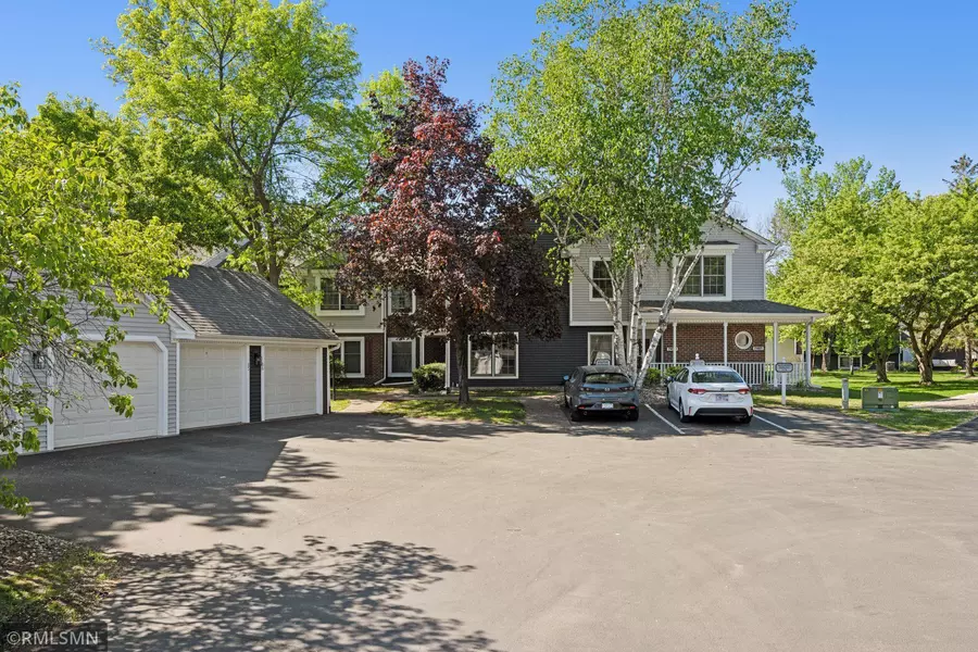 7475 110th ST W, Bloomington, MN 55438