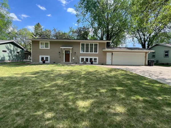 Morris, MN 56267,14 S Court ST