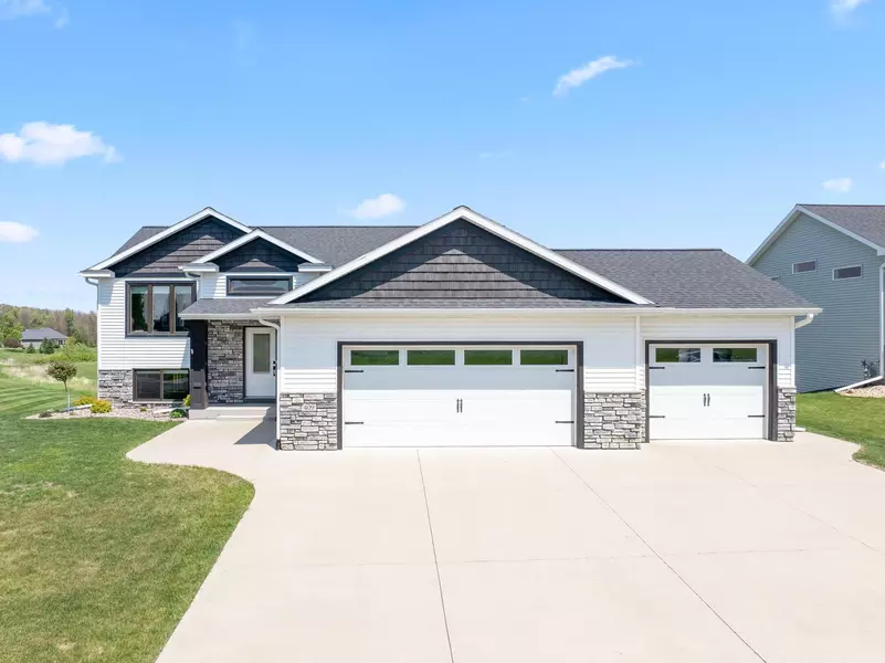 409 10th ST NW, Dodge Center, MN 55927