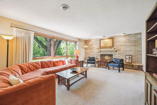 Minnetonka, MN 55391,1801 Deer Hill DR