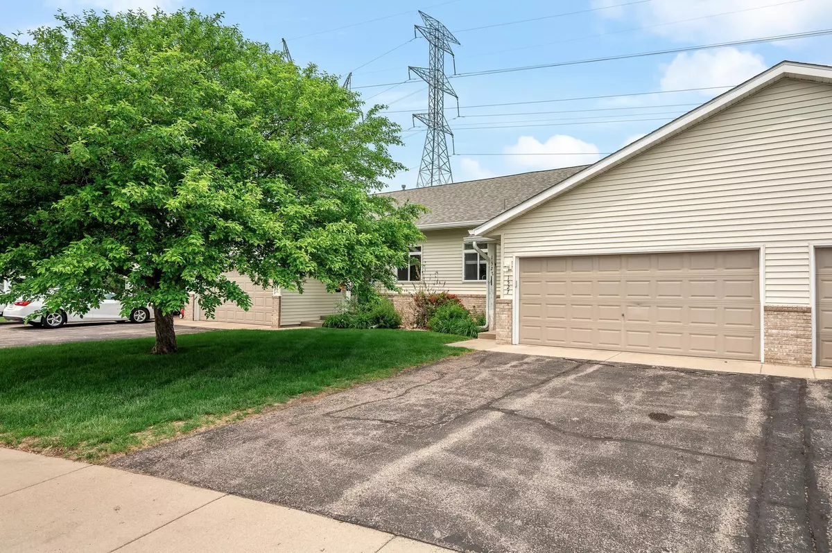 Shakopee, MN 55379,1527 Dublin CT