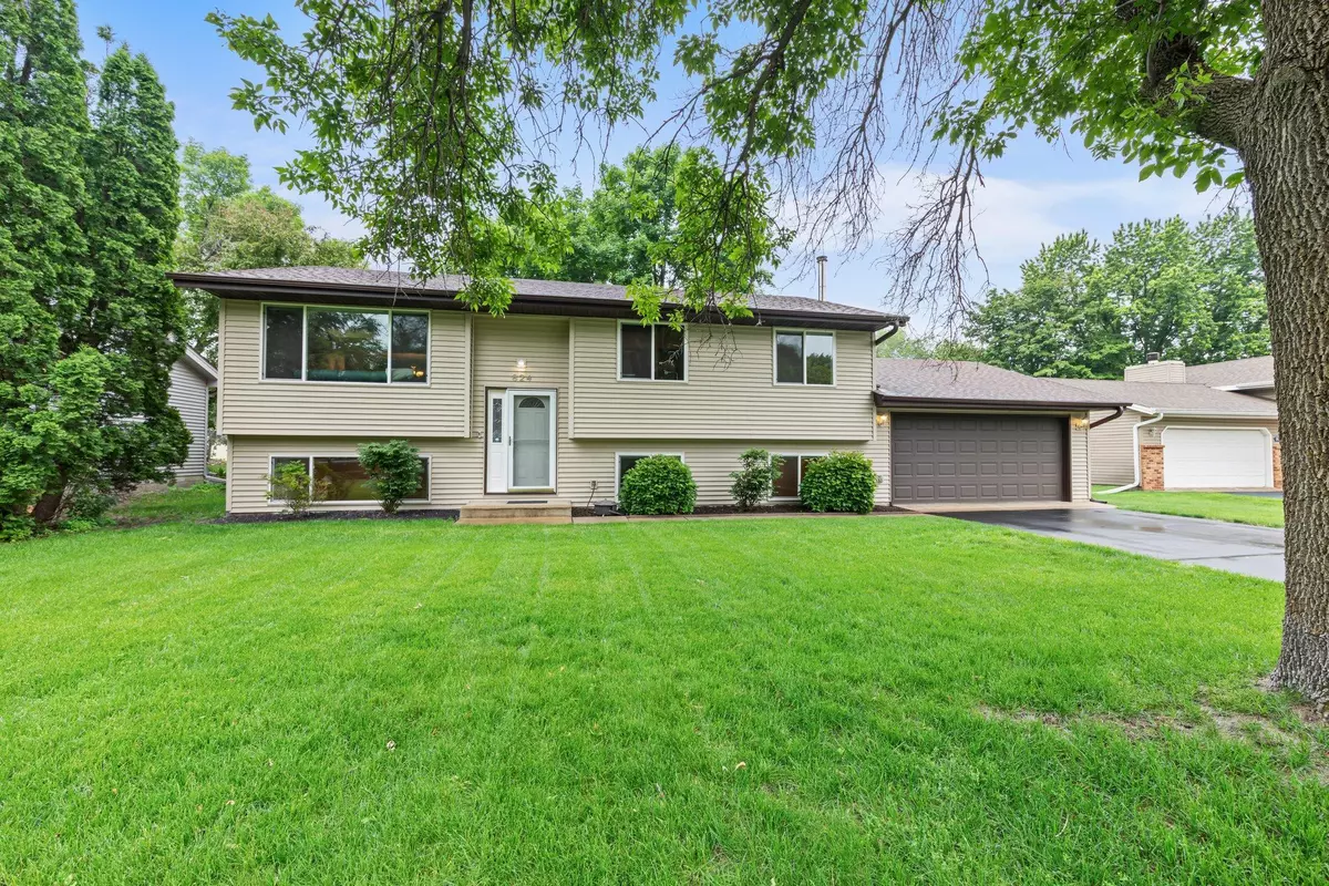 Blaine, MN 55434,824 96th LN NE