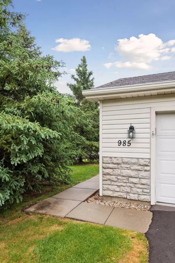 Chaska, MN 55318,985 Carriage Hills DR