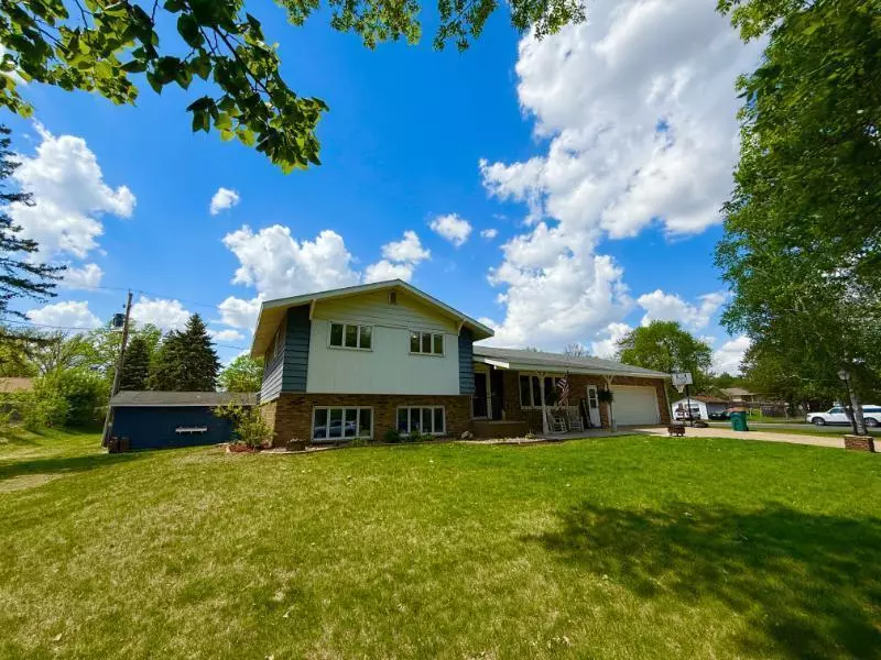 725 8th ST NE, Staples, MN 56479