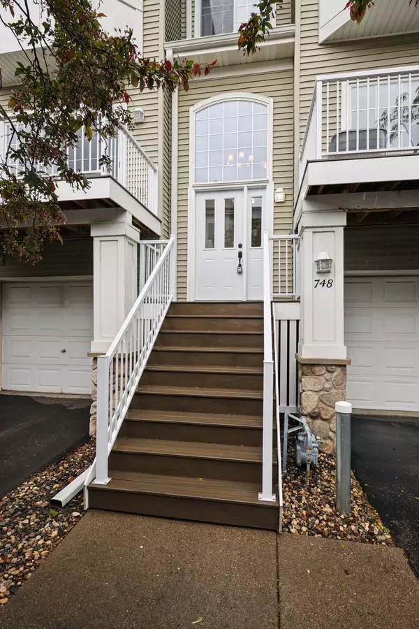 Minnetonka, MN 55305,748 Fairfield CIR