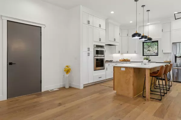 Minnetonka, MN 55343,5742 Shady Oak RD S #7