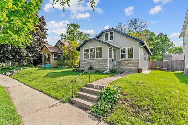 Saint Paul, MN 55105,342 Warwick ST