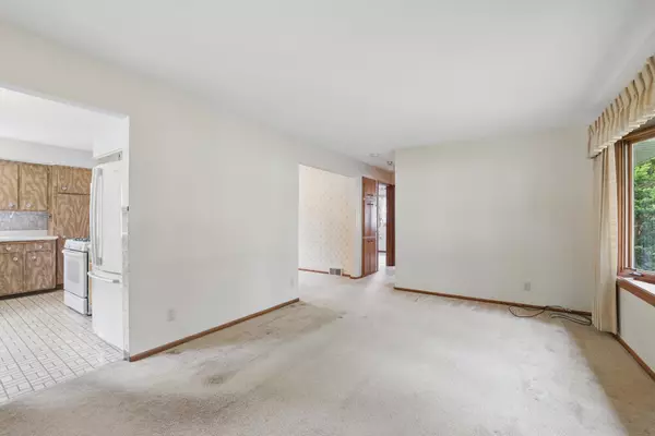 Oakdale, MN 55128,6943 Upper 5th ST N