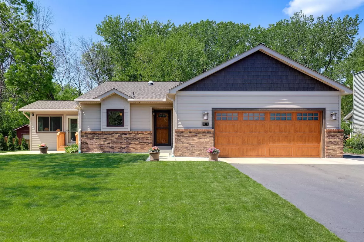 Maplewood, MN 55119,1617 Lakewood DR N